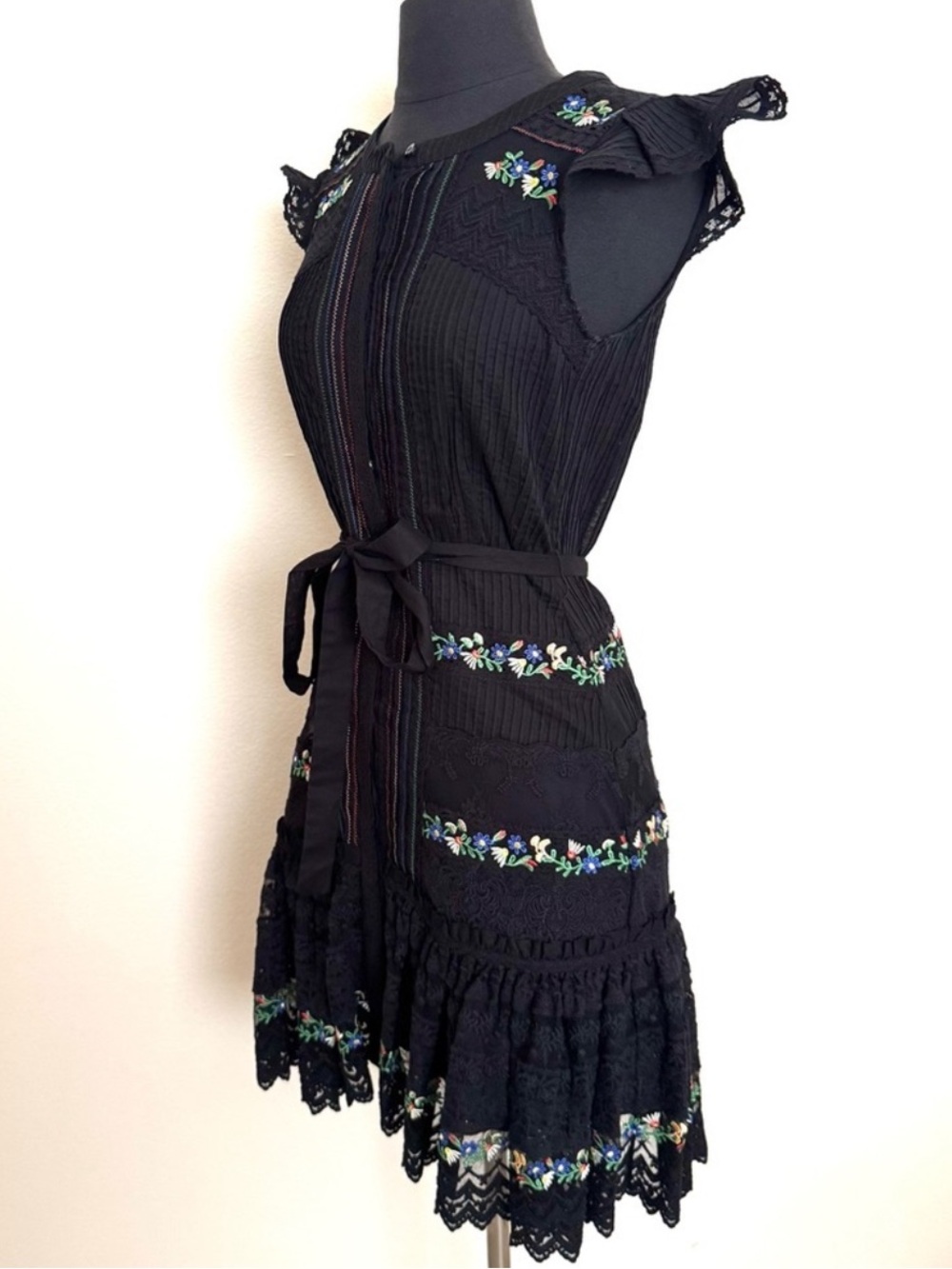 Saloni Bea Pintuck Embroidered Dress Size 0 - Picture 4 of 9